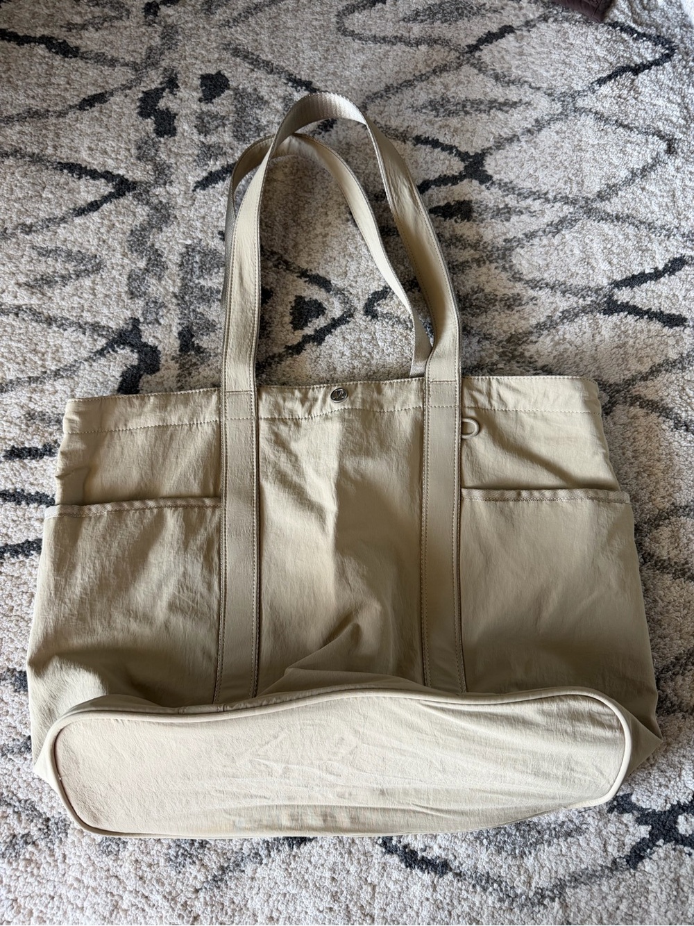 Lululemon Daily Multi-Pocket Tote Bag 20L - Tan
